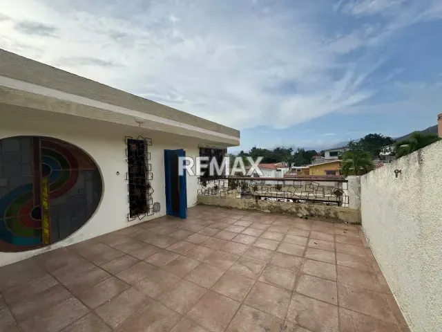 Casa en venta en calle cerrada - 14