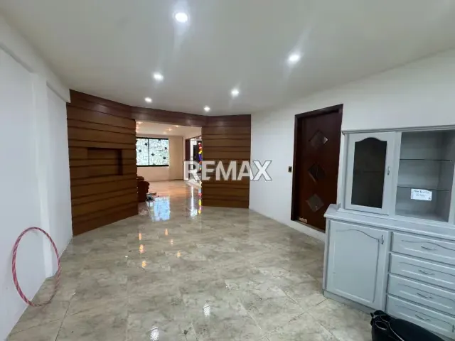 Casa en venta en calle cerrada - 9