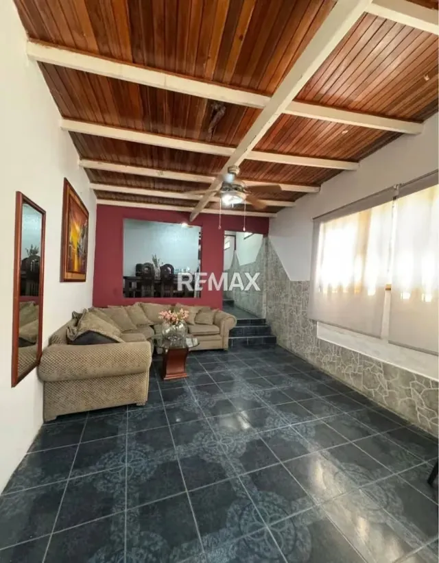 CASA DE DOS NIVELES LISTA PARA HABITAR - 2