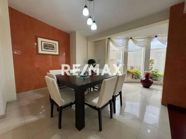 Casa Quinta, Urbanización Corinsa - 2