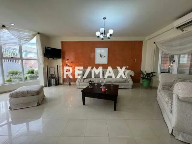 Casa Quinta, Urbanización Corinsa - 3