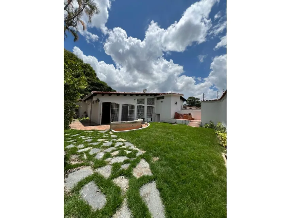 Se vende casa 1102m² 4h+2s/4b+s/5p Prados del Este