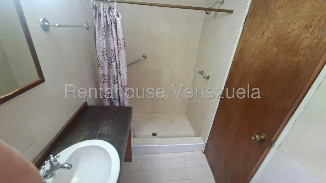 Anexo (1 Nivel) en Alquiler en Lomas del Club Hipico, Distrito Metropolitano - 12