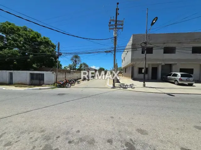 OPORTUNIDAD DE INVERSIÓN: TERRENO CON POTENCIAL PARA PROYECTO RESIDENCIAL - 4