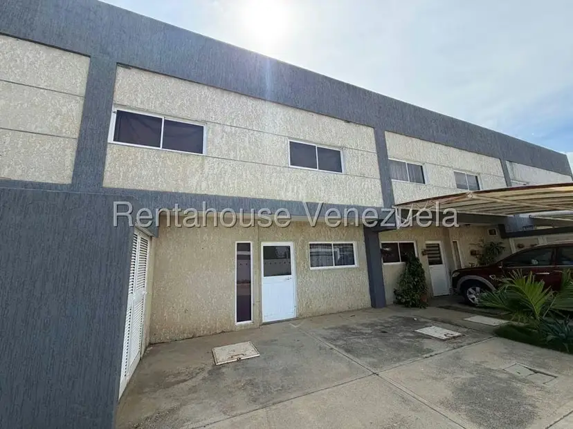 Townhouse (Multiples Niveles) en Venta en Avenida Intercomunal, Zulia