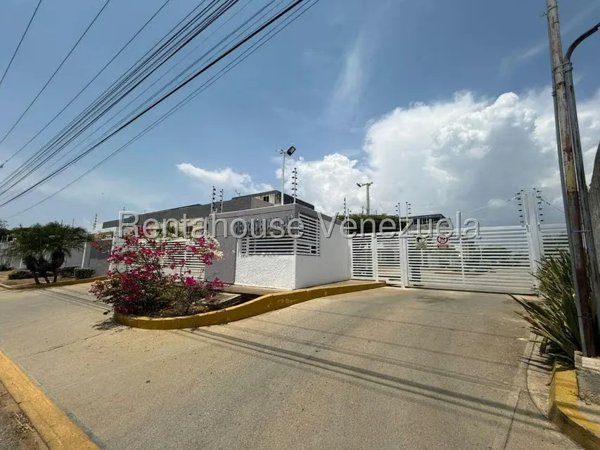 Townhouse (Multiples Niveles) en Venta en Avenida Intercomunal, Zulia - 16