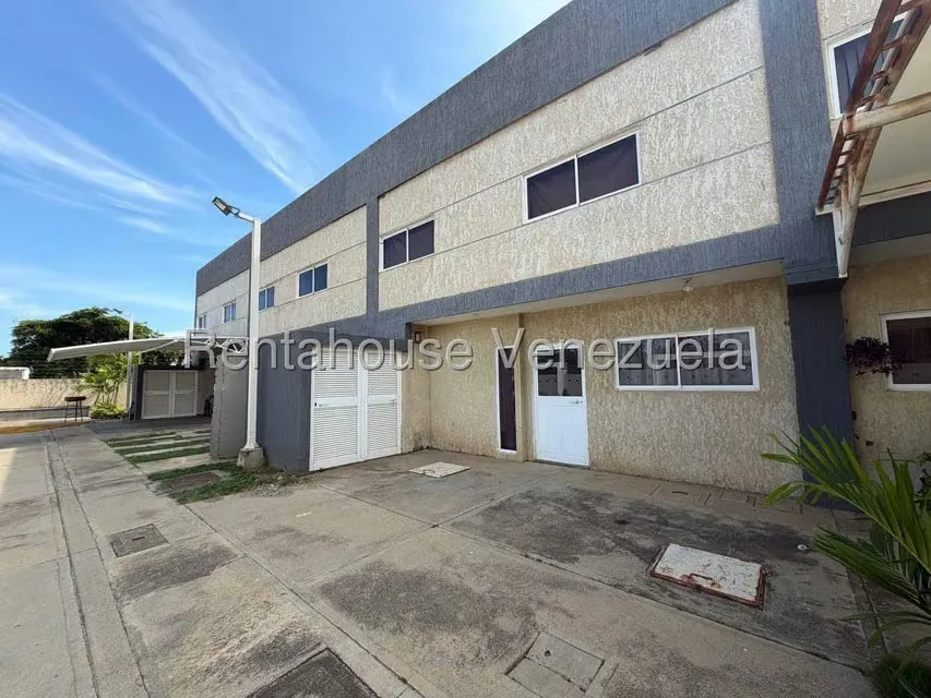 Townhouse (Multiples Niveles) en Venta en Avenida Intercomunal, Zulia - 3