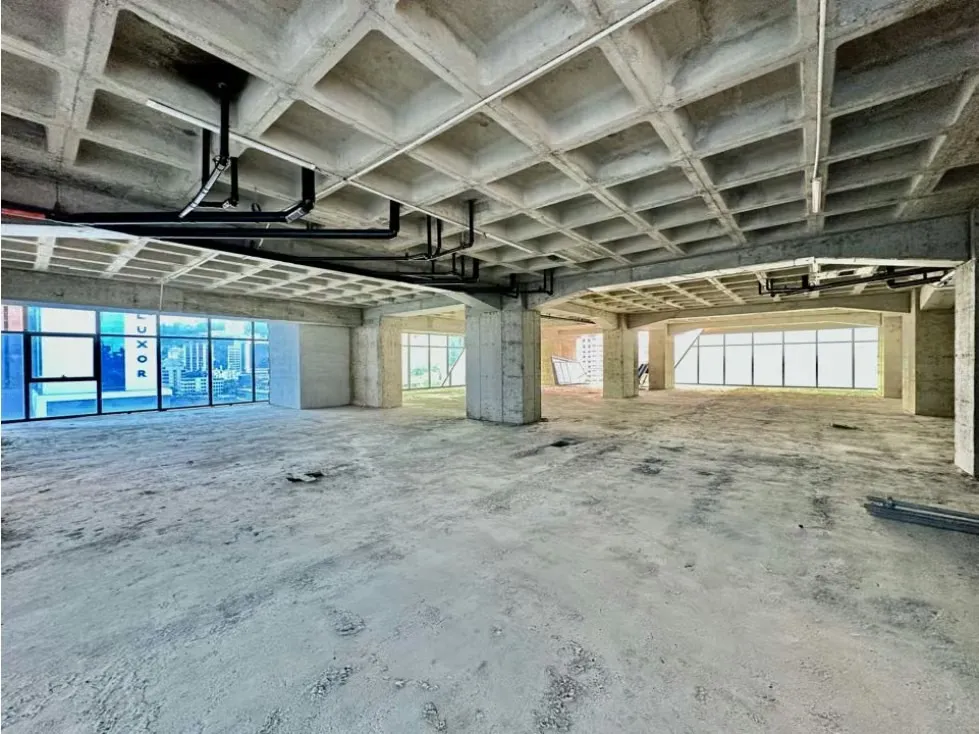 Se vende oficina 2.000m2 Las Mercedes - 11