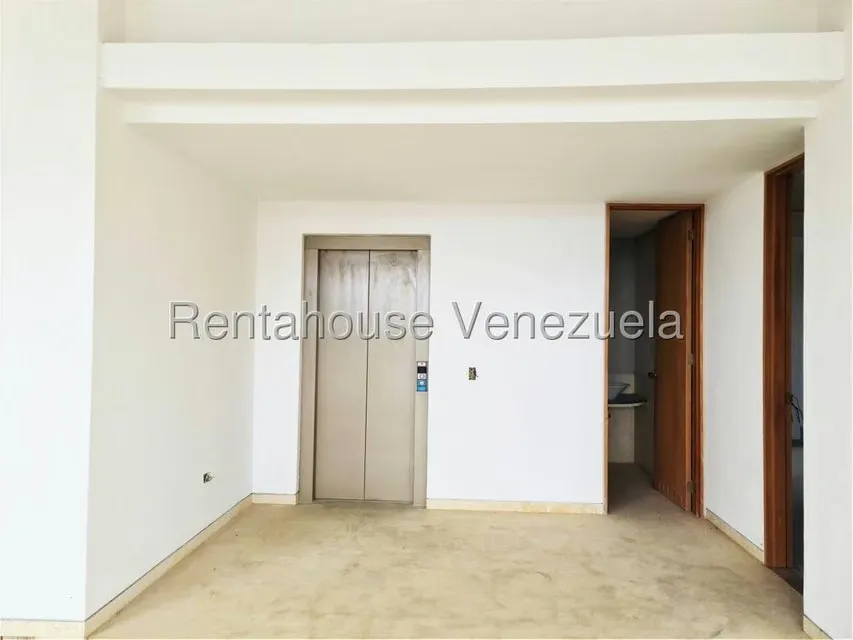 Apartamento (Planta Baja) en Venta en Colinas de Valle Arriba / Mirador de Los Campitos, Distrito Metropolitano - 2