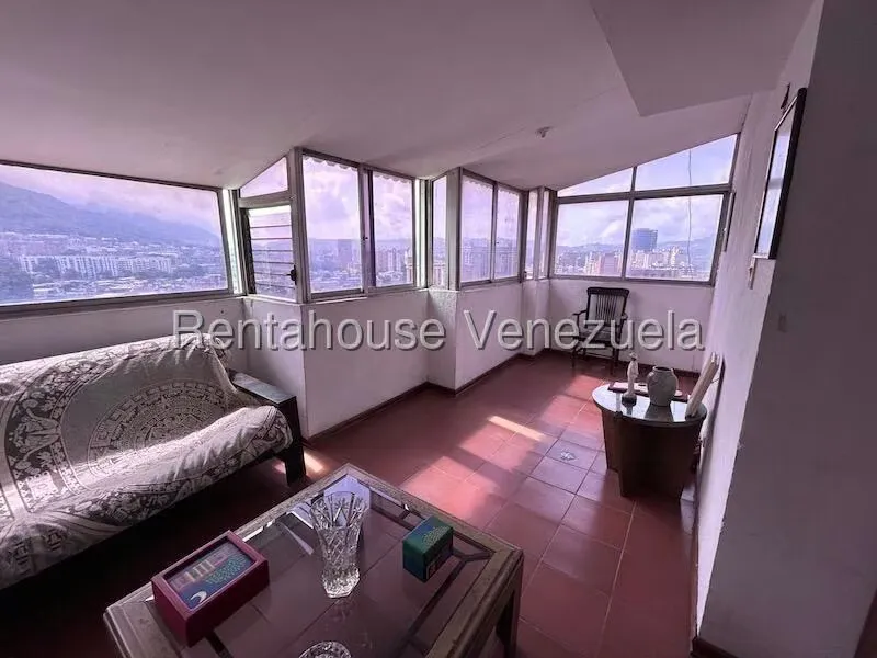 Apartamento (1 Nivel) en Venta en Los Chorros, Distrito Metropolitano - 2