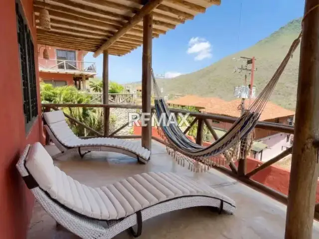 CASA RUSTICA ESTILO RANCHO CARIBEÑO CON VISTA LEJANA LATERAL AL MAR