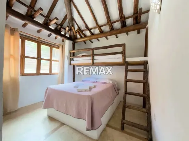 CASA RUSTICA ESTILO RANCHO CARIBEÑO CON VISTA LEJANA LATERAL AL MAR - 12