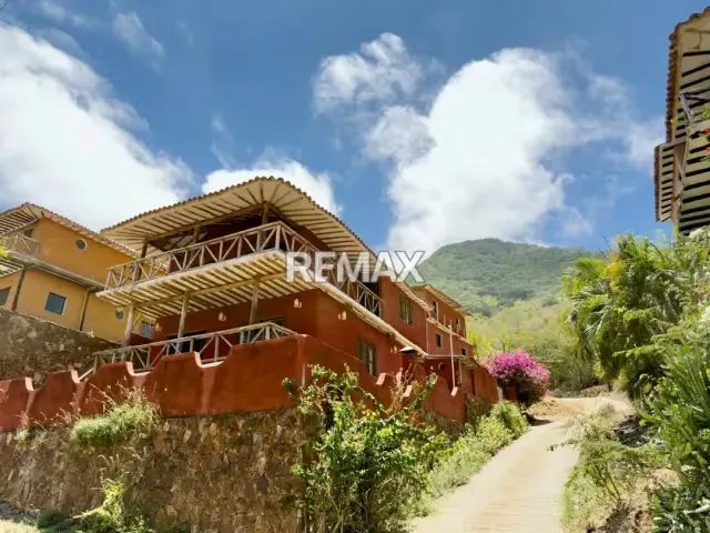 CASA RUSTICA ESTILO RANCHO CARIBEÑO CON VISTA LEJANA LATERAL AL MAR - 19