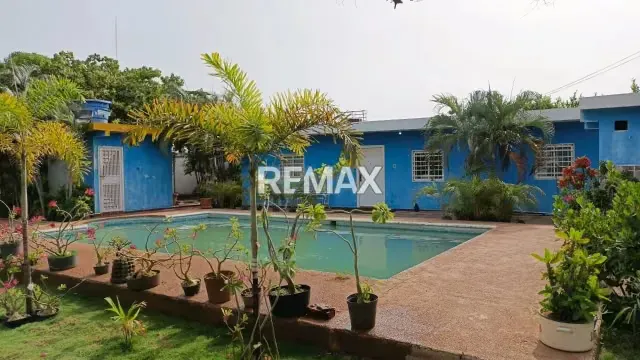 Granja con terreno en San Isidro. En Venta - 3