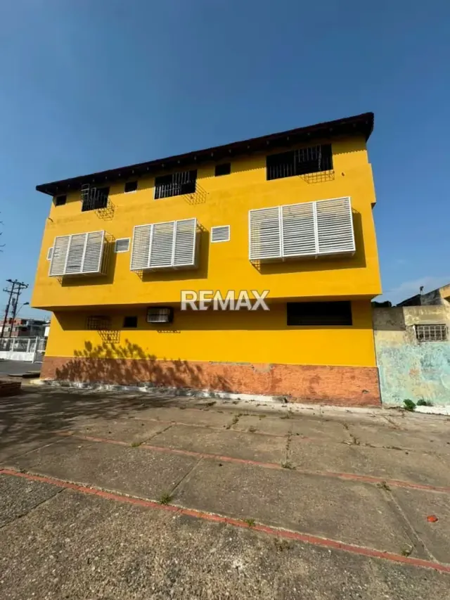 EN VETA EDIFICIO DE 3 NIVELES, UBICADO EN BOYACA 1, BARCELONA