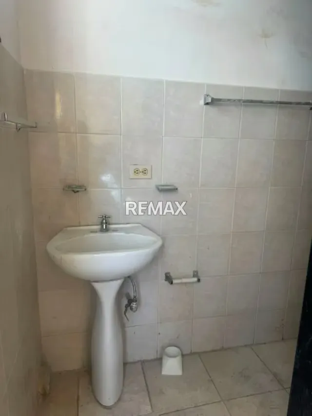 EN VETA EDIFICIO DE 3 NIVELES, UBICADO EN BOYACA 1, BARCELONA - 9