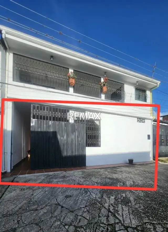 Apartamento en Alquiler! Urb. Arjona Tiene doble entrada: por la vía principal de Arjona
