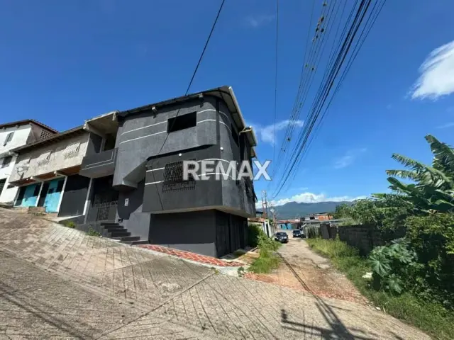 EN VENTA TERRENO EN LA VICTORIA - 4