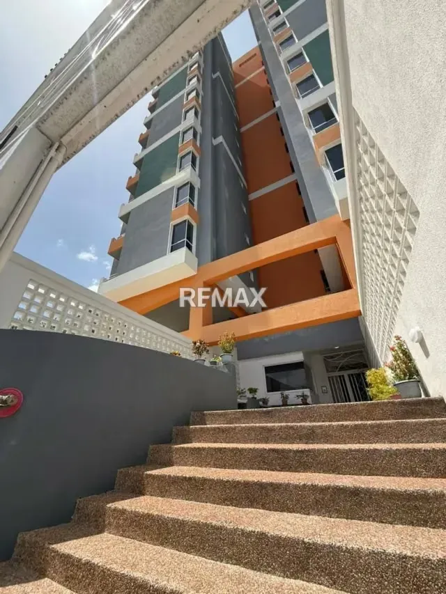 APARTAMENTO EN OBRA GRIS CONJ. RES. LOS ILUSTRE