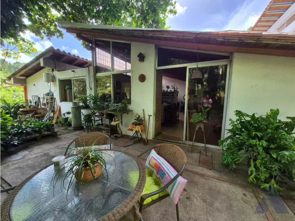 Vendo casa en calle cerrada 600m2 Los Campitos 0385 - 4