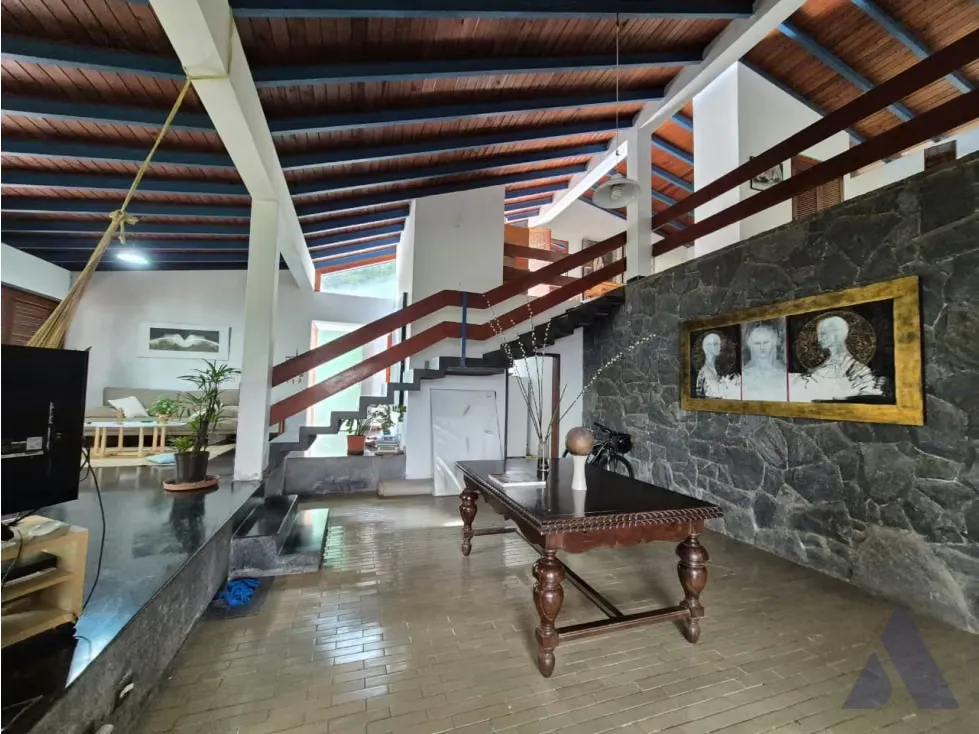 Vendo casa en calle cerrada 600m2 Los Campitos 0385 - 5