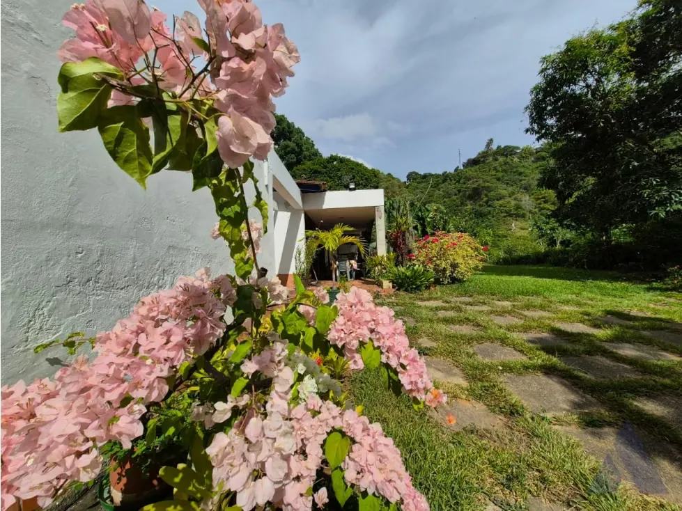 Vendo casa en calle cerrada 600m2 Los Campitos 0385 - 6