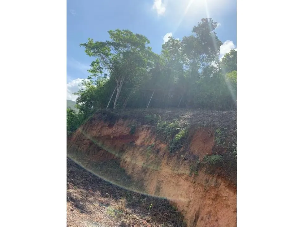 Se vende terreno de 1360mts Bosques de la Lagunita 2506 - 12