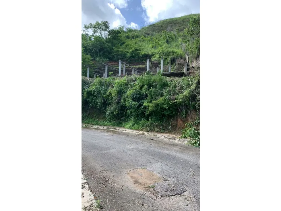 Se vende terreno de 1360mts Bosques de la Lagunita 2506 - 15