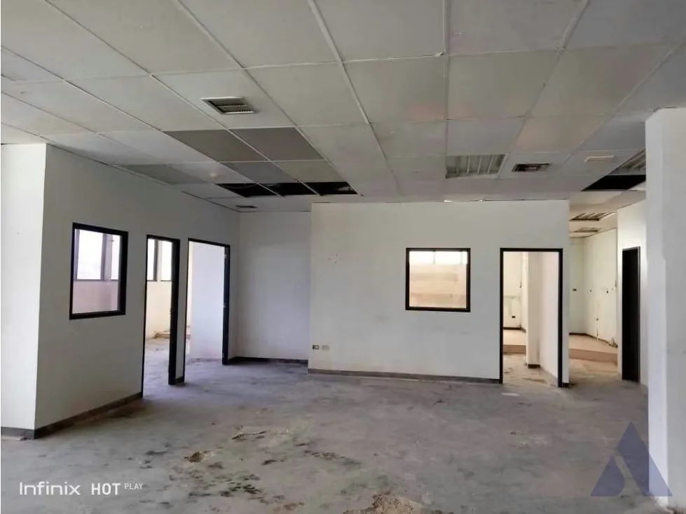 Alquilo local comercial 686m2 Los Ruices 2840 - 2