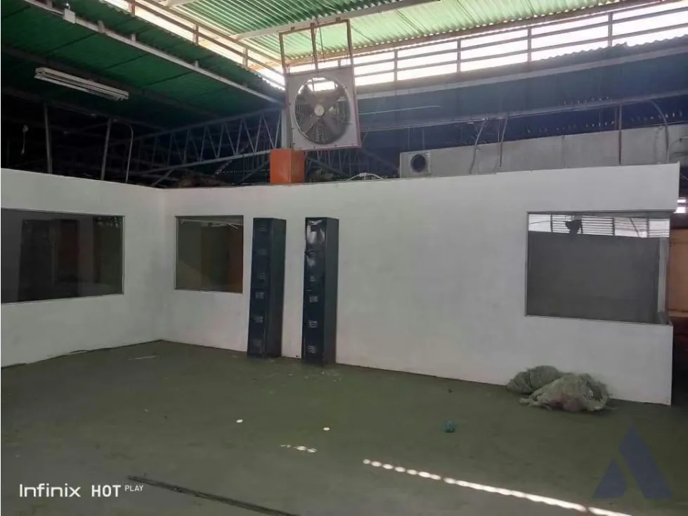 Alquilo local comercial 686m2 Los Ruices 2840 - 11