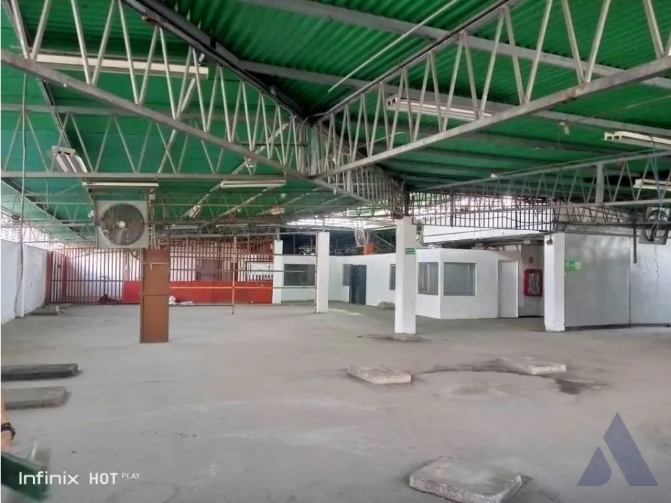 Alquilo local comercial 686m2 Los Ruices 2840 - 5