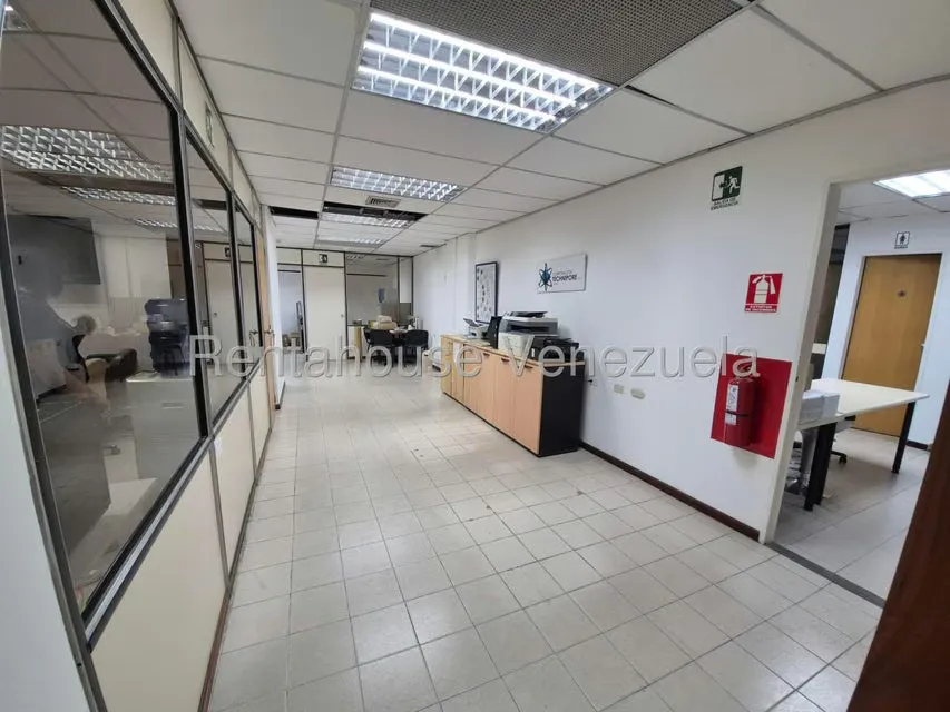 Oficina en Venta en Prados del Este, Distrito Metropolitano - 19