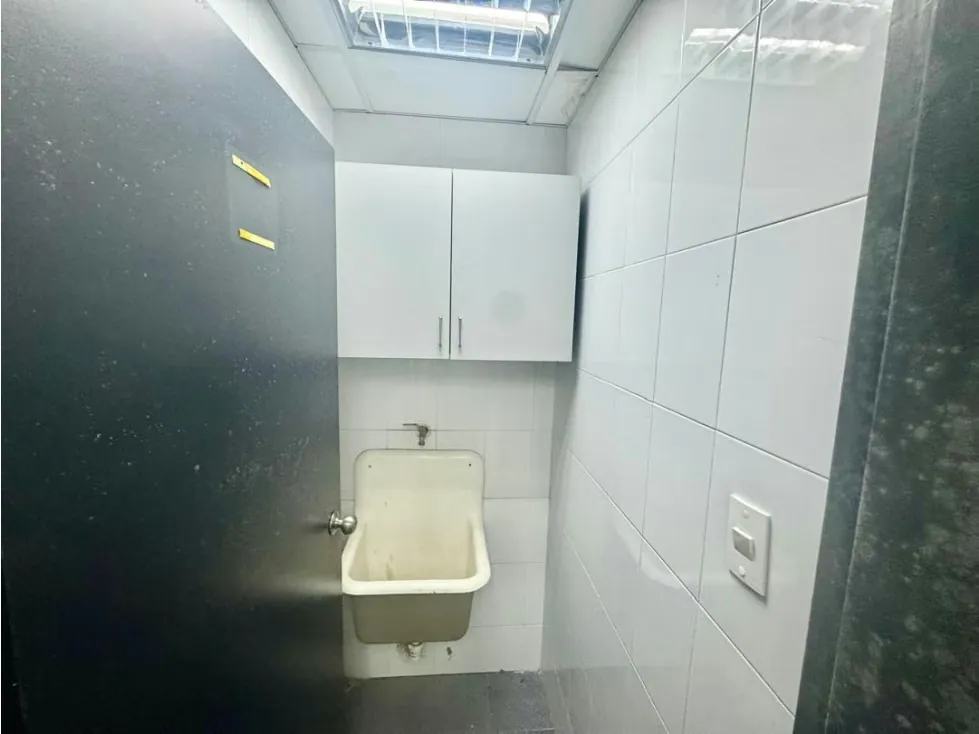 En venta amplio Local Comercial en Galerias Prados del Este 183M² - 14