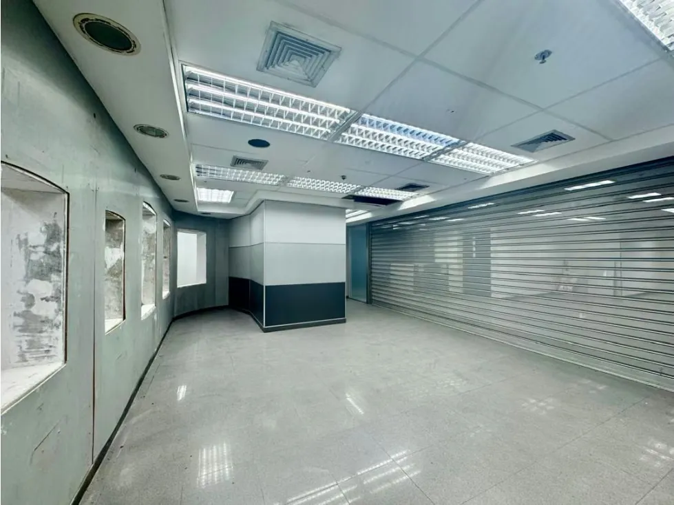 En venta amplio Local Comercial en Galerias Prados del Este 183M² - 9