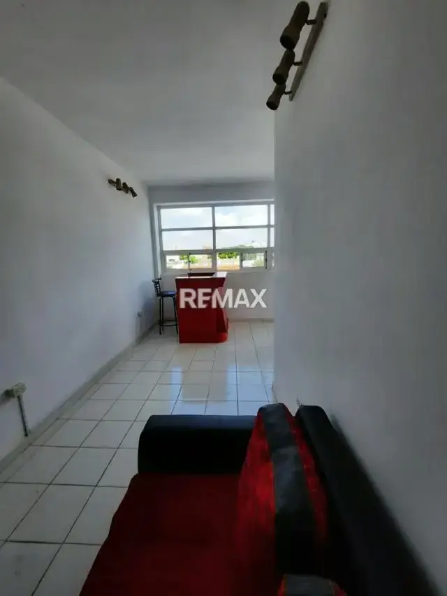 Oficina Comercial en Alquiler, Urbanización Santa Irene.
