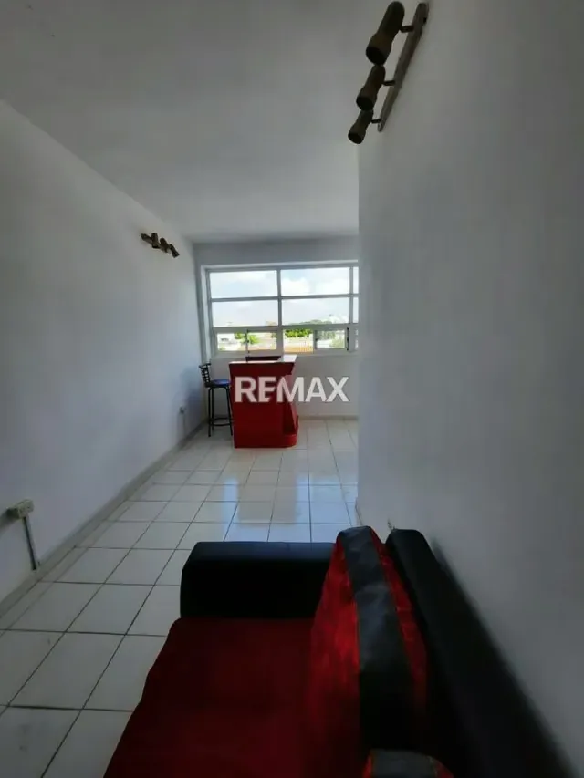 Oficina Comercial en Alquiler, Urbanización Santa Irene.