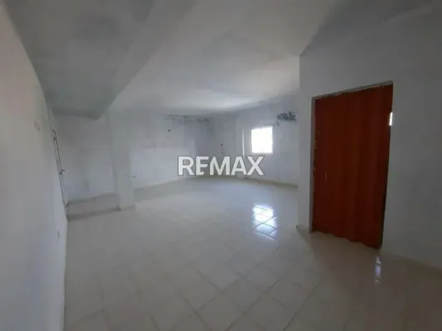 Oficina Comercial en Alquiler, Urbanización Santa Irene. - 4