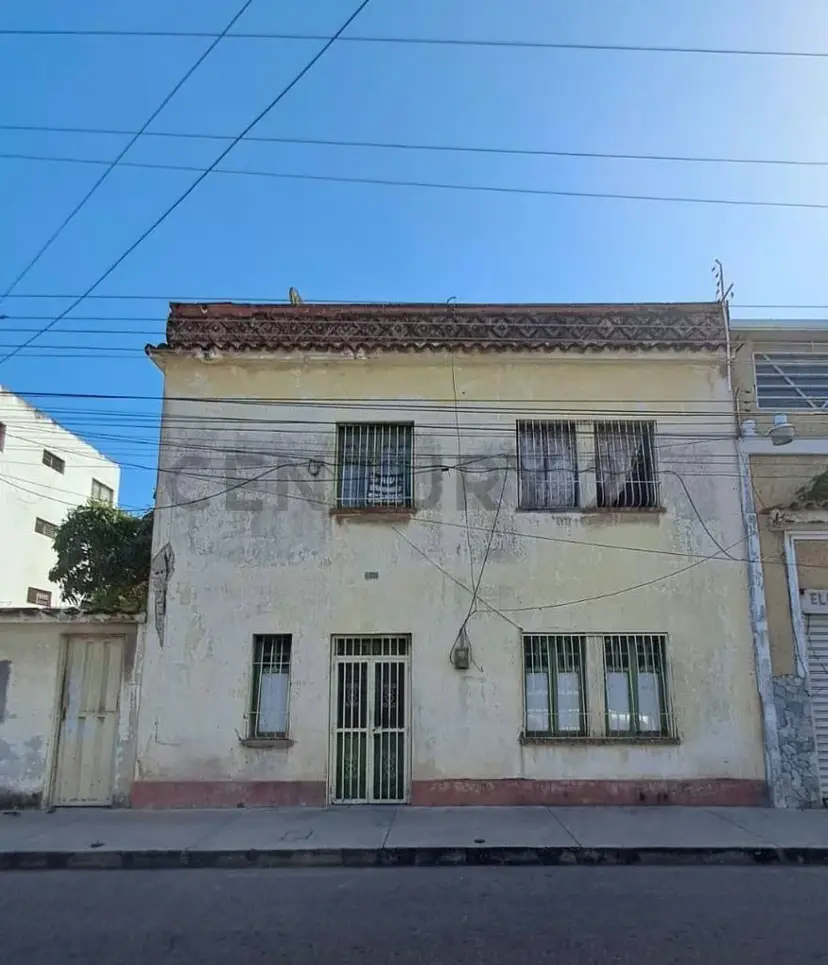 Terreno con Bienhechuría, C. Zamora Porlamar. media cuadra antes boulevard Gómez
