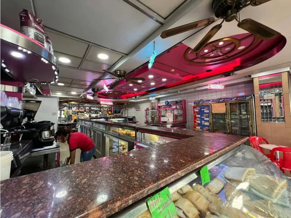 VENTA DE FONDO DE COMERCIO Y EDIFICIO EN LA AVENIDA BARALT - 2