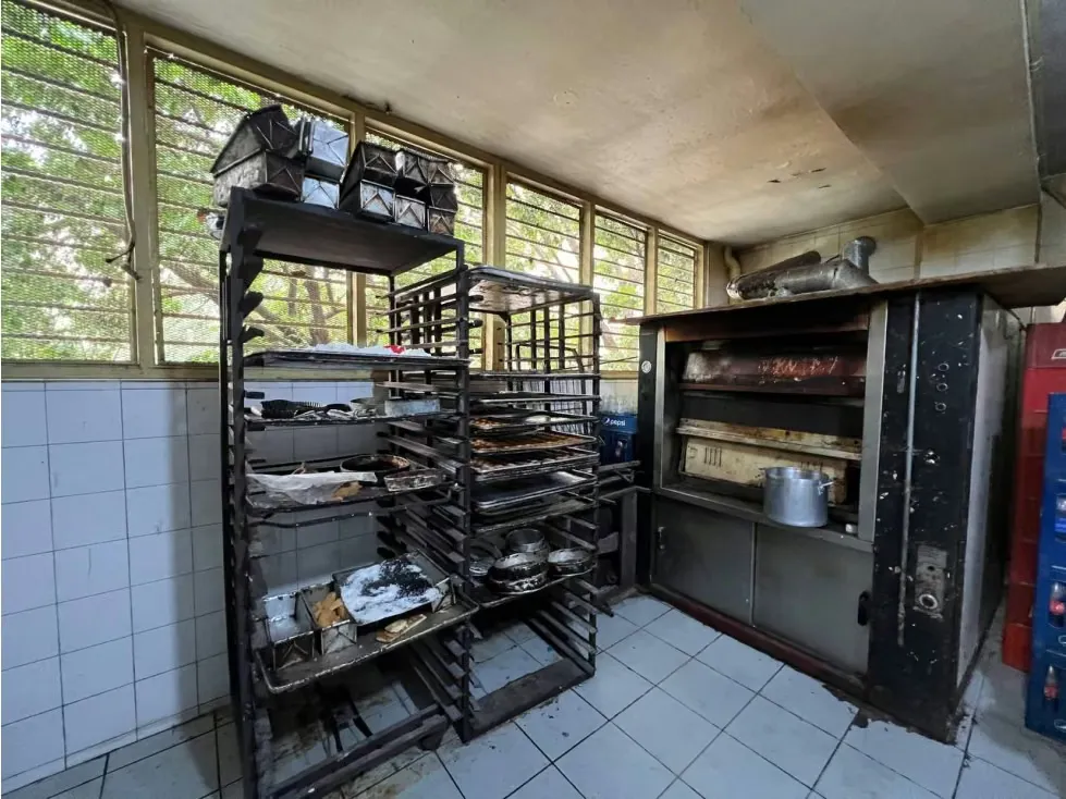 VENTA DE FONDO DE COMERCIO Y EDIFICIO EN LA AVENIDA BARALT - 11