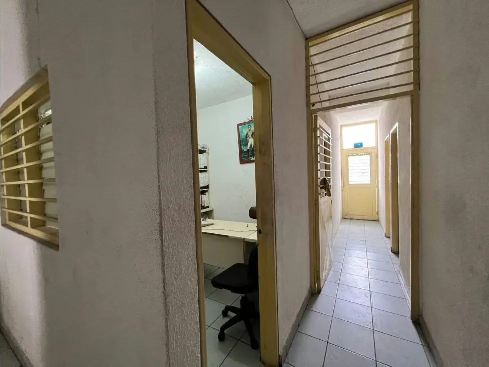 VENTA DE FONDO DE COMERCIO Y EDIFICIO EN LA AVENIDA BARALT - 14