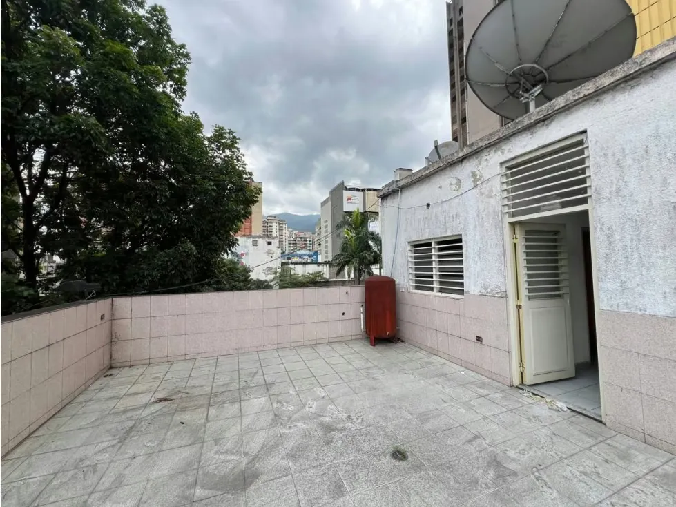 VENTA DE FONDO DE COMERCIO Y EDIFICIO EN LA AVENIDA BARALT - 18