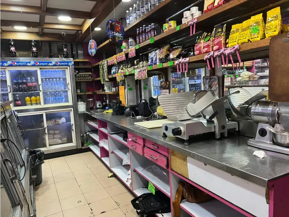 VENTA DE FONDO DE COMERCIO Y EDIFICIO EN LA AVENIDA BARALT - 4