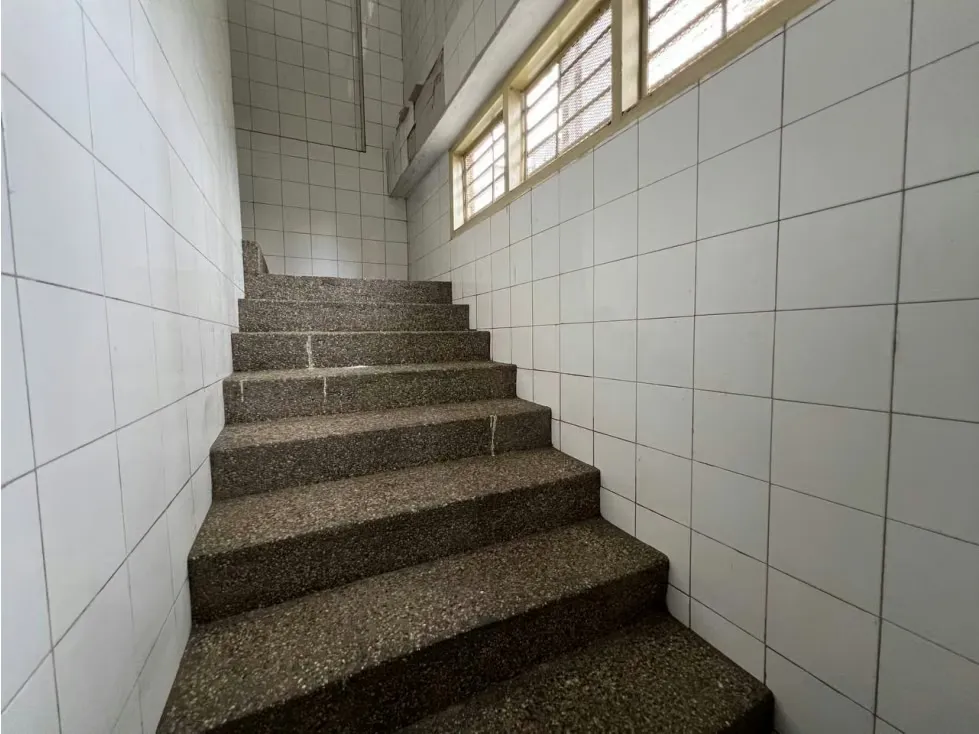 VENTA DE FONDO DE COMERCIO Y EDIFICIO EN LA AVENIDA BARALT - 7