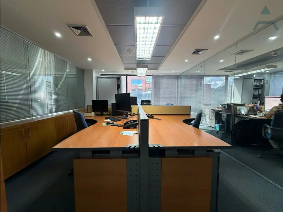 Se vende oficina 327m² 3b+6e Las Mercedes - 25