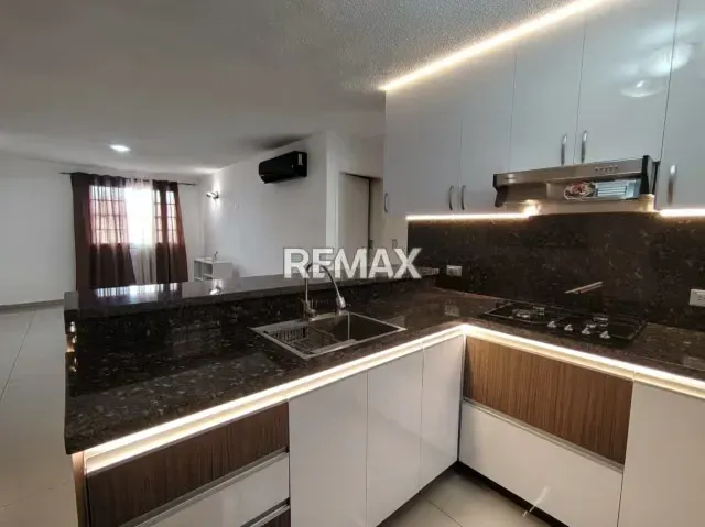 Excelente Apartamento a Estrenar en Alto Grande - 3