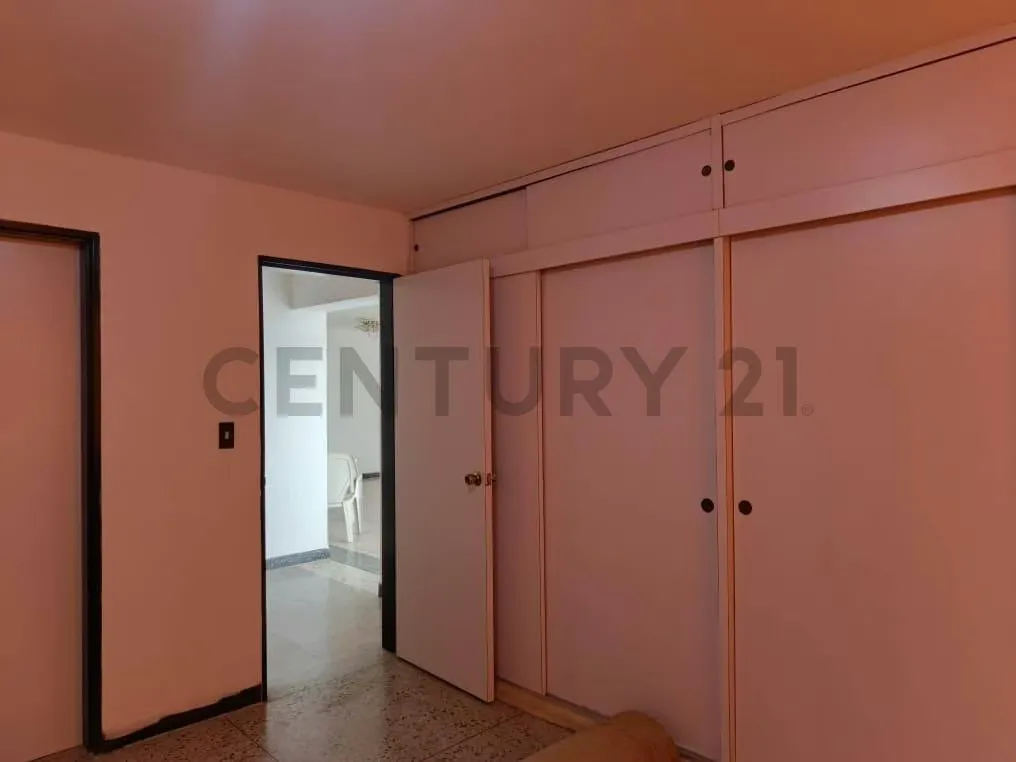 Apartamento en Venta en el Edificio Cristina Avenida Táchira - 11