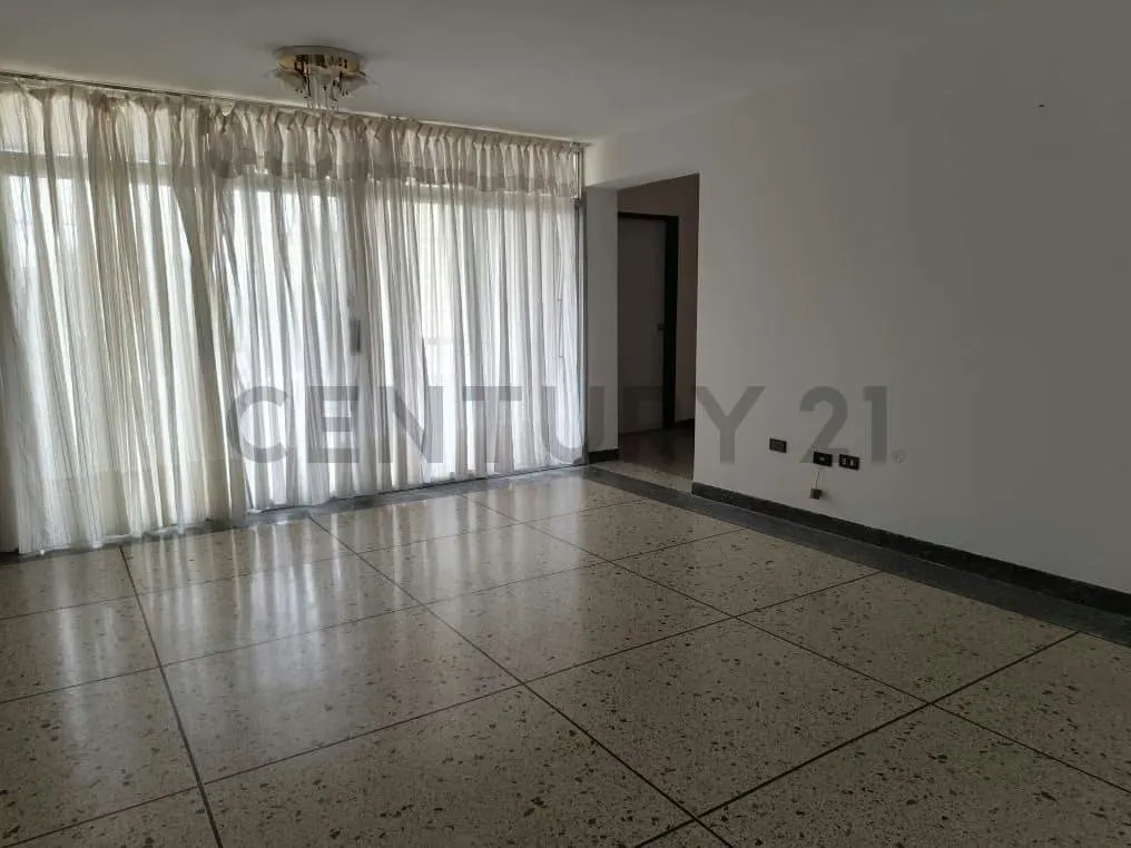 Apartamento en Venta en el Edificio Cristina Avenida Táchira - 4