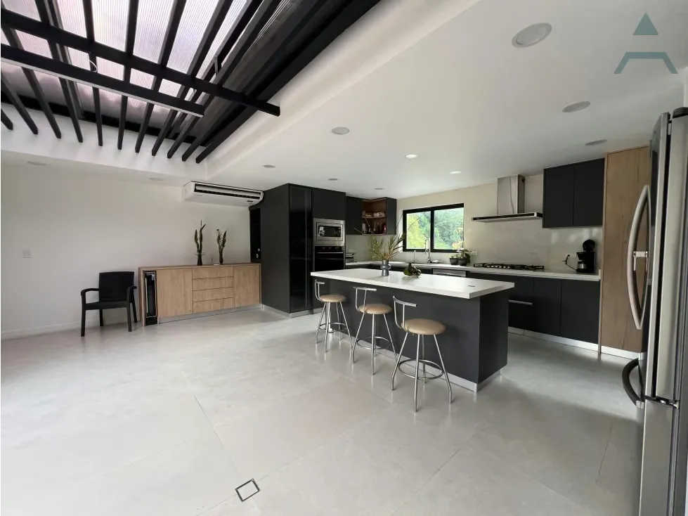 Se vende/alquila casa 1240m² 23h/17b/3e Colinas de Bello Monte