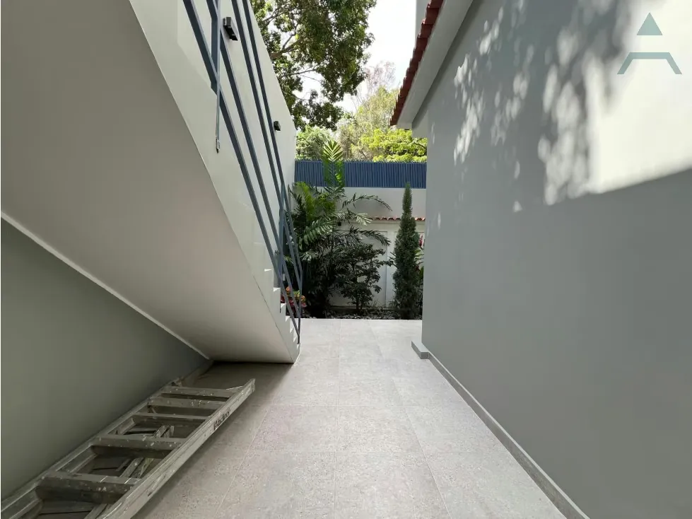 Se vende/alquila casa 1240m² 23h/17b/3e Colinas de Bello Monte - 23